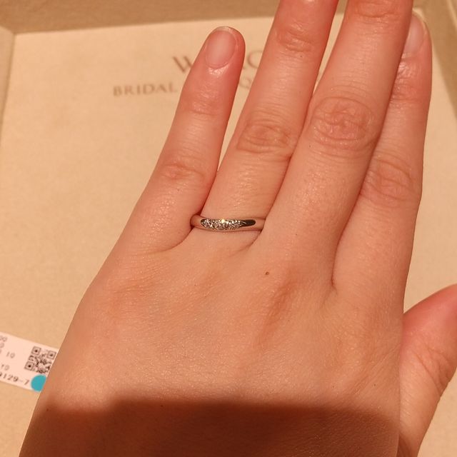 【和光ブライダルブティックギンザの口コミ】 こちらはシンプルにダイヤが３石のリングです。３石ですが３石以上の輝き…