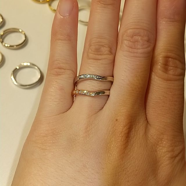 【杢目金屋(もくめがねや)の口コミ】 指輪の元素材から自身が好きな色味のものを選べるとのことでした。ダイヤ…