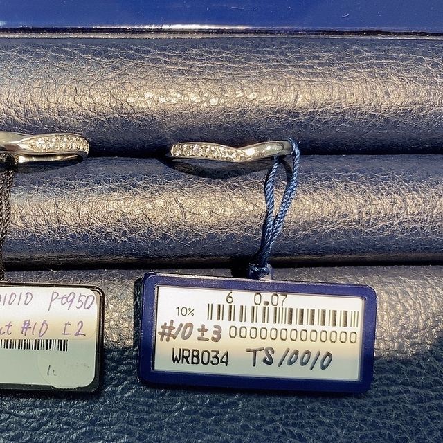 【ROYAL ASSCHER(ロイヤル・アッシャー)の口コミ】 リングは海外ブランドの若干太めなデザインで、しっかり印象を持たせるこ…