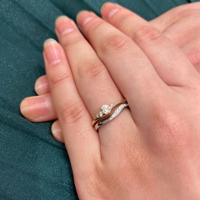 【Mariage ent(マリアージュエント)の口コミ】 センターダイヤが0.2ctと小さめですが、それに合わせてアームが細く繊細な…