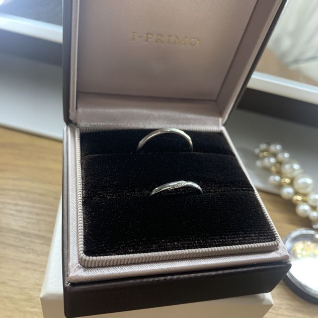 【アイプリモ(I-PRIMO)の口コミ】 レディースリングの方はダイヤが流れるように入っているため、どの角度か…