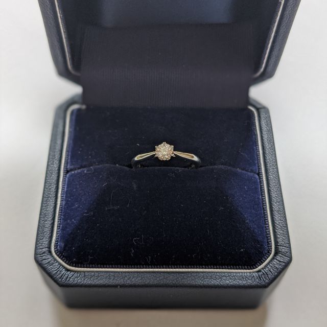 【銀座ダイヤモンドシライシの口コミ】 婚約指輪はシンプルで、ダイヤモンドがきれいに見えるものにしたいと思い…