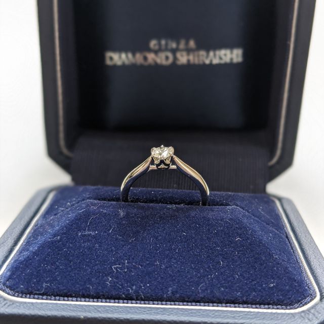【銀座ダイヤモンドシライシの口コミ】 婚約指輪はシンプルで、ダイヤモンドがきれいに見えるものにしたいと思い…