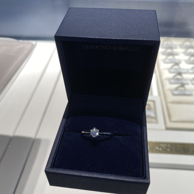 【銀座ダイヤモンドシライシの口コミ】 ストレート、V字ではなくウェーブの形にしたいということだけ決めていて、…