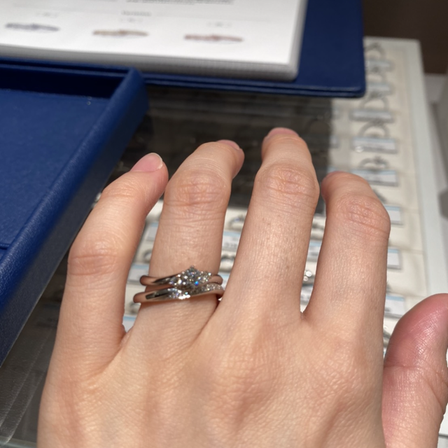 【銀座ダイヤモンドシライシの口コミ】 細かくキラキラ輝いていているマット感のある仕上がりになるダイヤモンド…