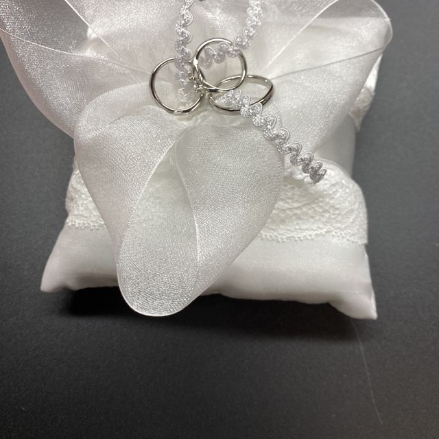 【銀座ダイヤモンドシライシの口コミ】 細かくキラキラ輝いていているマット感のある仕上がりになるダイヤモンド…