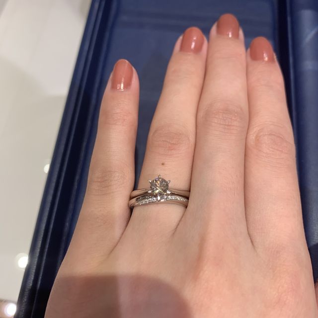 【銀座ダイヤモンドシライシの口コミ】 ディアナディーはとてもシンプルですが、一粒ダイヤの大きさがすごく目立…
