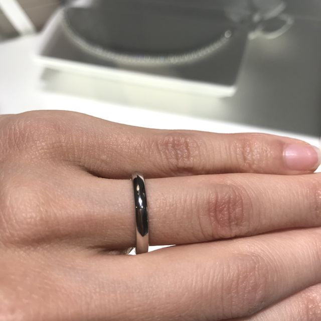 【ブルガリ(BVLGARI)の口コミ】 スッキリとしていてシンプルな指輪になります。最近は女性の結婚指輪はダ…