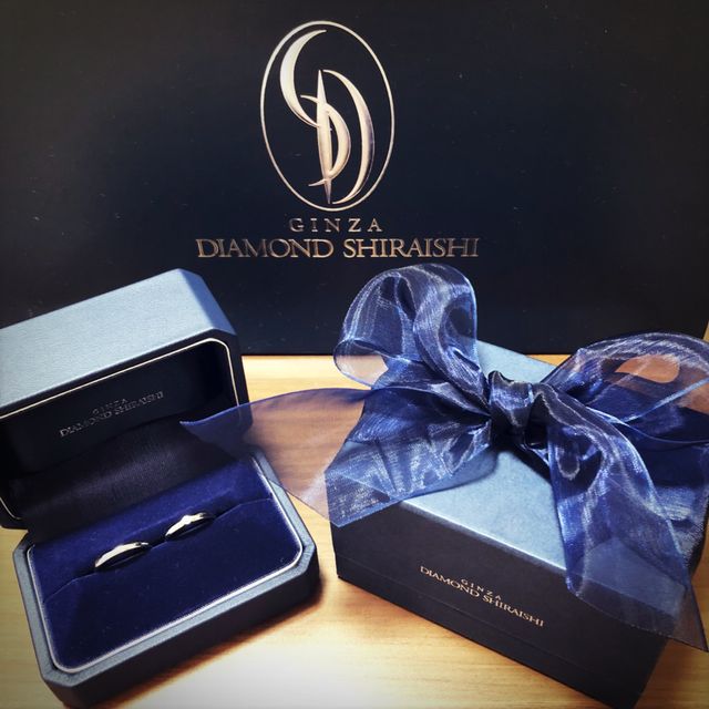 【銀座ダイヤモンドシライシの口コミ】 ダイヤが一粒付いているタイプで探していました。
こちらのリングは埋め込…