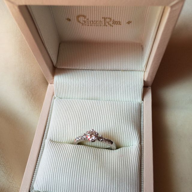 【Ginza Rim(銀座リム)の口コミ】 元々、中心の石はピンクダイヤで出来ていましたが、試着したところピンク…