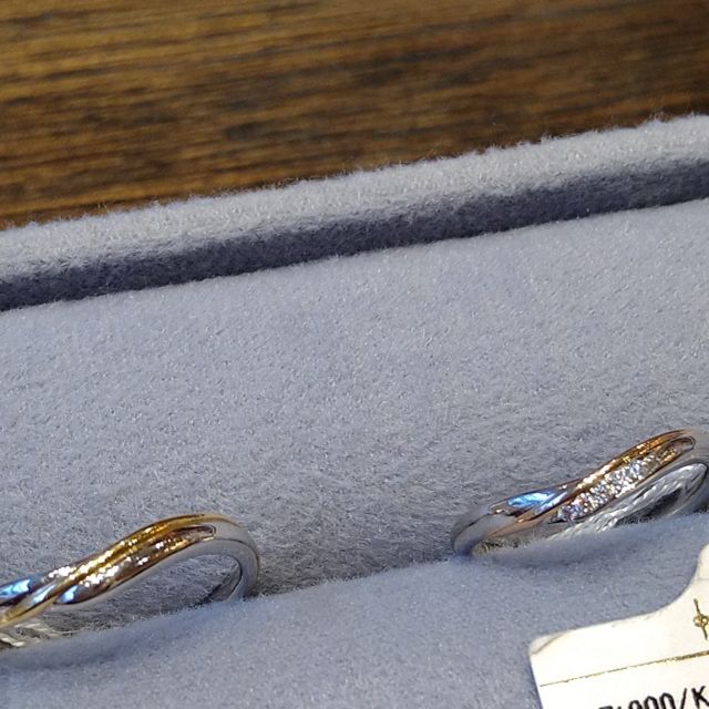 【ケイウノ ブライダル(K.UNO BRIDAL)の口コミ】 婚約指輪は横から見るとリボン型になっているのがとても可愛いです。その…