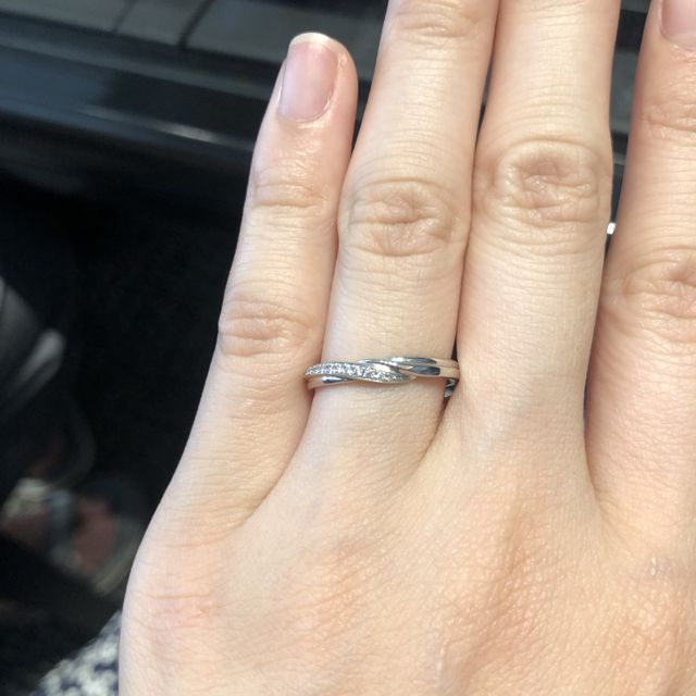 【エクセルコダイヤモンド(EXELCO DIAMOND)の口コミ】 シンプルかつ少しデザインもある物を探していたところ見つけました。女性…