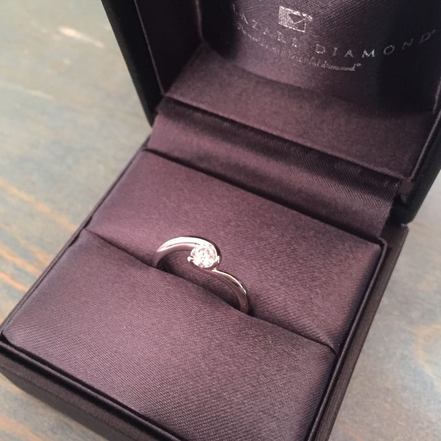 【ラザール ダイヤモンド(LAZARE DIAMOND)の口コミ】 私は指輪を選ぶとき、リングにダイヤがのっている、ザ・婚約指輪というよ…