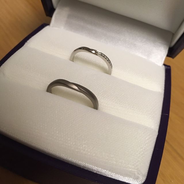 【俄(にわか)の口コミ】 普段身につけていたいと思ったデザインでした。妻と二人で選びましたがビ…