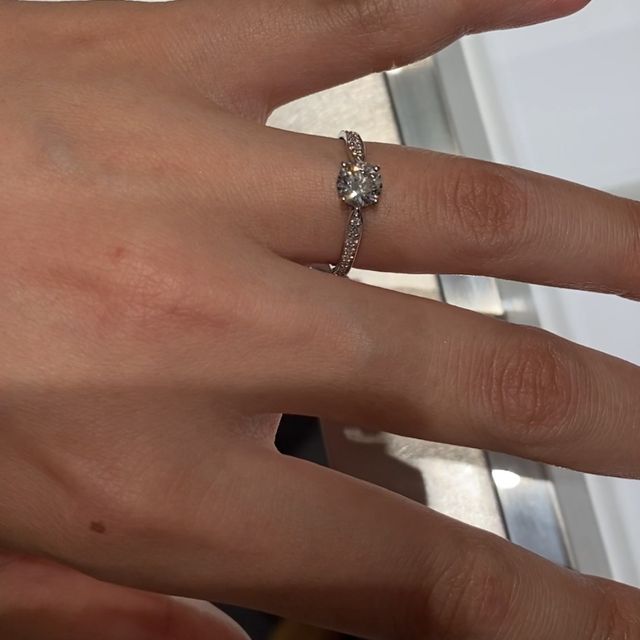 【ティファニー(Tiffany & Co.)の口コミ】 高さが出ないデザインなので、着用時のひっかけなども少なそう。ハーモニ…