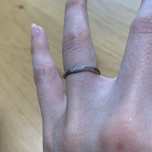 【4℃ BRIDAL(ヨンドシーブライダル)の口コミ】 仕事柄手を使うので馴染む物を探していました。色々なブランドを試してみ…