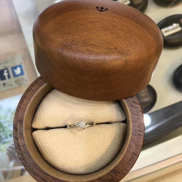 【COLANY(コラニー)の口コミ】 指になじみやすく、とてもキュートです。普段使いもしやすいようにダイヤ…