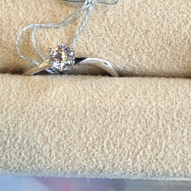 【Foulason(フレゾン)の口コミ】 リングの高さが低めのものを探し、いろんなデザインを試着し、楽しみまし…