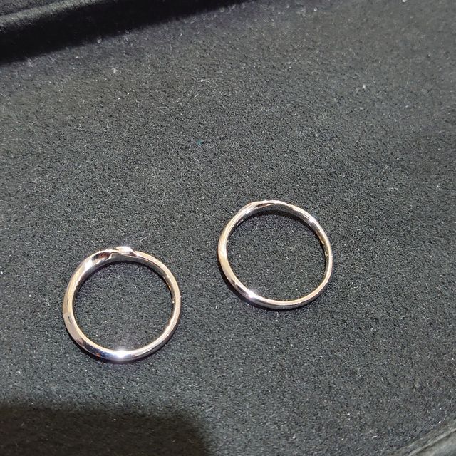 【Pink Dolphin Diamond(ピンクドルフィンダイヤモンド)の口コミ】 デザインは日常で付けるものとして当たり障りのないものであり且つ、リン…