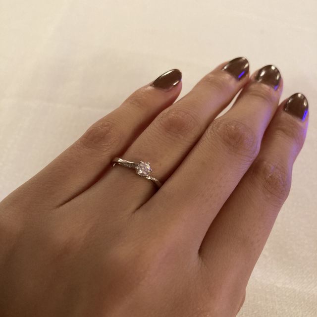 【アイプリモ(I-PRIMO)の口コミ】 横から見たときのメレダイヤの入り方がとてもおしゃれで珍しいデザインだ…