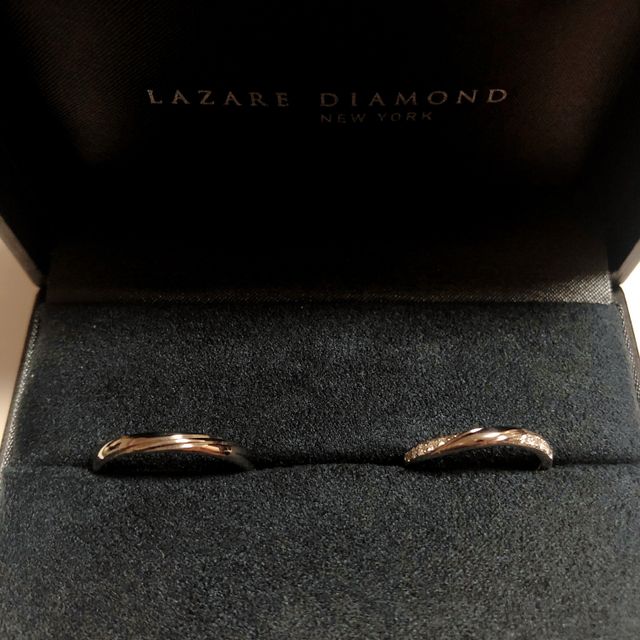 【ラザール ダイヤモンド(LAZARE DIAMOND)の口コミ】 婚約指輪もラザールダイヤモンドさんで購入しました。ショアは中央がプラ…