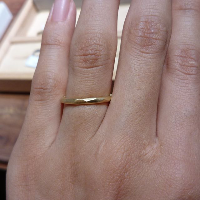 【ith(イズ)の口コミ】 自分が結婚指輪をつけているイメージがどうしても沸かず、ナチュラルにつ…
