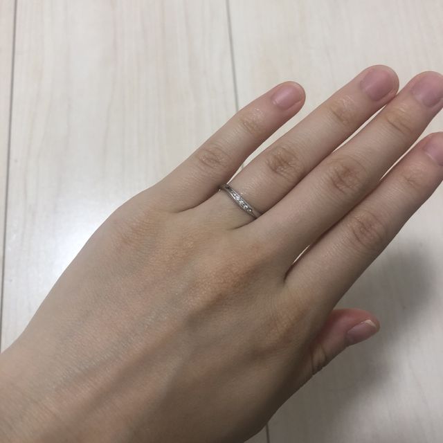 【銀座ダイヤモンドシライシの口コミ】 デザイン・価格・雰囲気で選びました。デザインはどちらもシンプルなもの…