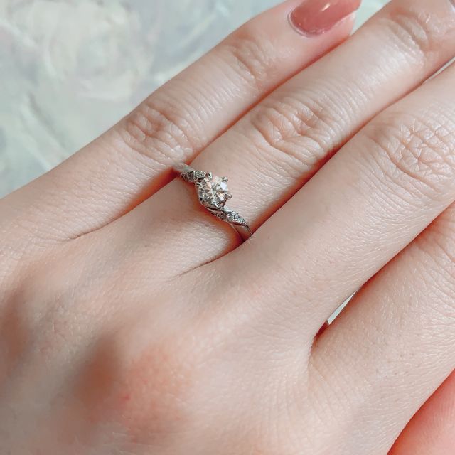 【銀座ダイヤモンドシライシの口コミ】 デザインがとても美しく、自分の指にぴったりだったので購入しました。　…