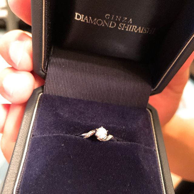 【銀座ダイヤモンドシライシの口コミ】 デザインがとても美しく、自分の指にぴったりだったので購入しました。　…