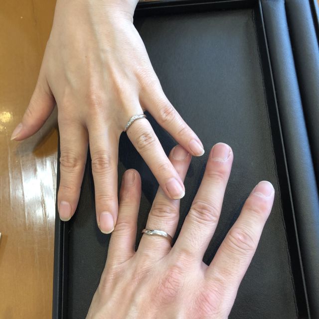 【ジュエリー東京の口コミ】 婚約指輪を購入したのがジュエリー東京さんでしたので、結婚指輪も揃えて…