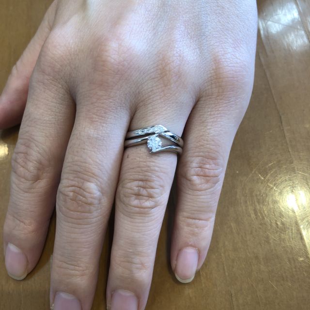 【ジュエリー東京の口コミ】 婚約指輪を購入したのがジュエリー東京さんでしたので、結婚指輪も揃えて…