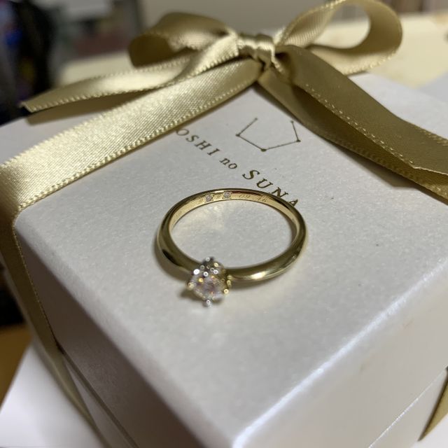 【HOSHI no SUNA 星の砂(ほしのすな)の口コミ】 元々持っているマリッジリングがシンプルで細めなデザインなのでエンゲー…