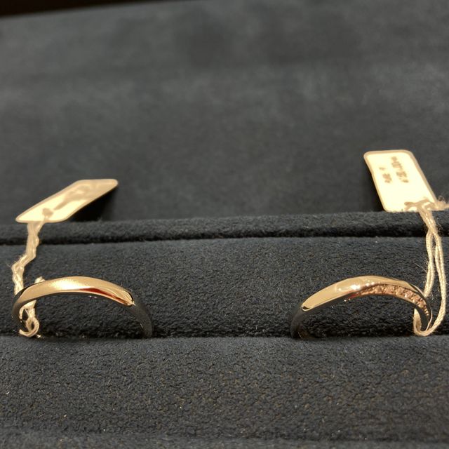 【4℃ BRIDAL(ヨンドシーブライダル)の口コミ】 プラチナの純度が高いピュアプラチナだということ、薬指につけたときの両…