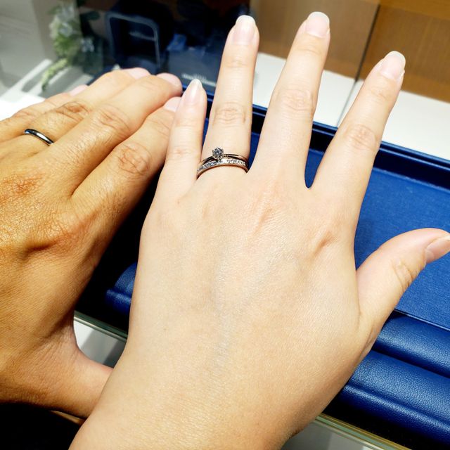 【銀座ダイヤモンドシライシの口コミ】 ダイヤモンドが入っているデザインを探していて何個か試着しましたがなか…