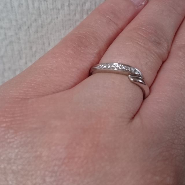 【銀座ダイヤモンドシライシの口コミ】 輝きの違い、デザインの可愛さ。他のブレンドも見ましたが、こちらの指輪…