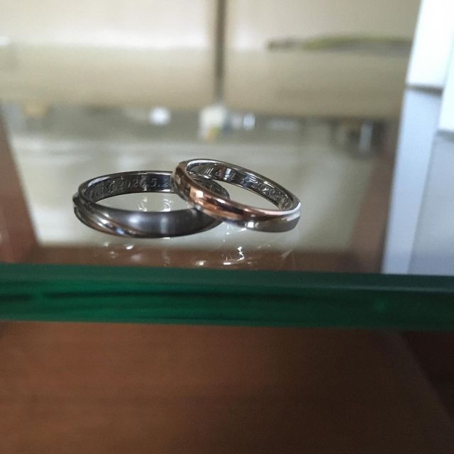 【SORA(ソラ)の口コミ】 RAYを気に入ったのですが、指輪の形は角ばってる方が好きなので、RAYのデ…