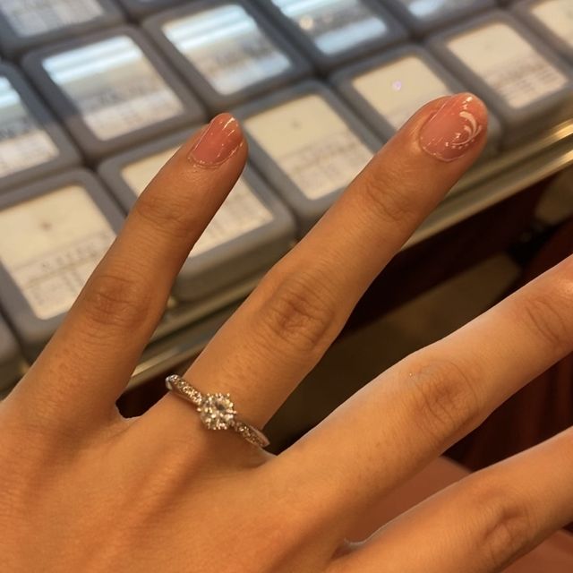 【WATANABE / 卸商社直営　渡辺の口コミ】 豊富なデザインがあり、シンプルな一石のものからたくさんダイヤがついて…