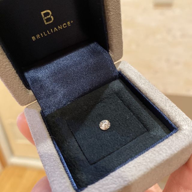 【BRILLIANCE+(ブリリアンスプラス)の口コミ】 ダイヤは夫がプロポーズでくれたので、リング部分を自分で選びました。
ス…