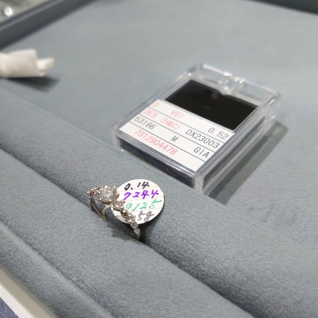 【宝寿堂(ほうじゅどう)の口コミ】 可愛らしく華やかなデザインで、大きめのダイヤにもよく似合うリングが見…