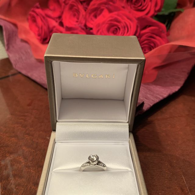 【ブルガリ(BVLGARI)の口コミ】 特徴的なデザインが人とかぶらなそうで気に入りました。ボリュームがある…