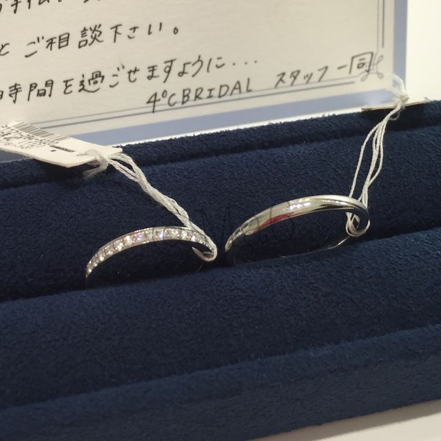 【4℃ BRIDAL(ヨンドシーブライダル)の口コミ】 フルエタニティかハーフエタニティで迷っていて、店舗でどちらも試着して…