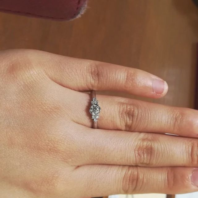 【TRECENTI(トレセンテ)の口コミ】 ダイヤの大きさ自体はそれほどでもないですが、デザインやプラチナからの…