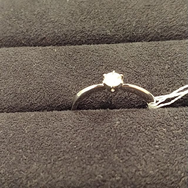 【TRECENTI(トレセンテ)の口コミ】 プロポーズ用で1つ石のデザインの指輪がいいと思って店舗に行きましたが、…