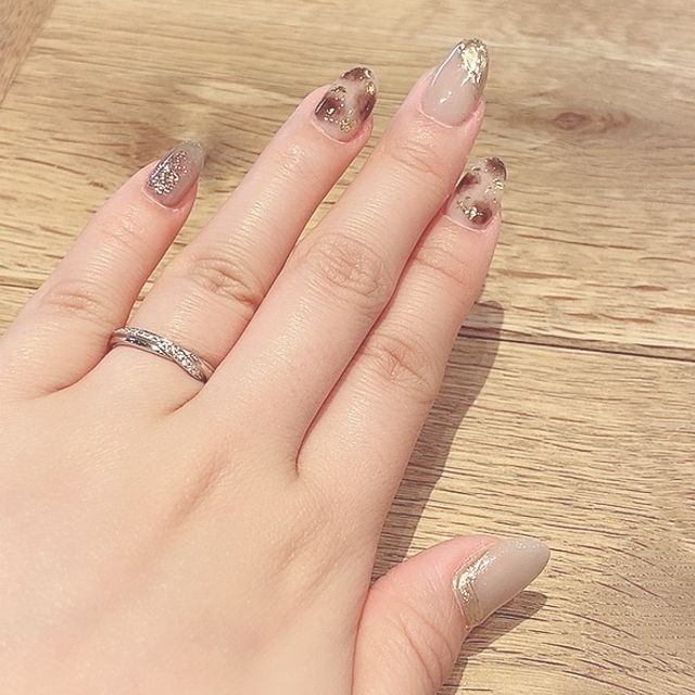 【銀座ダイヤモンドシライシの口コミ】 リングの柔らかいラインがダイヤモンドを包み込むような指輪で豪華過ぎず…