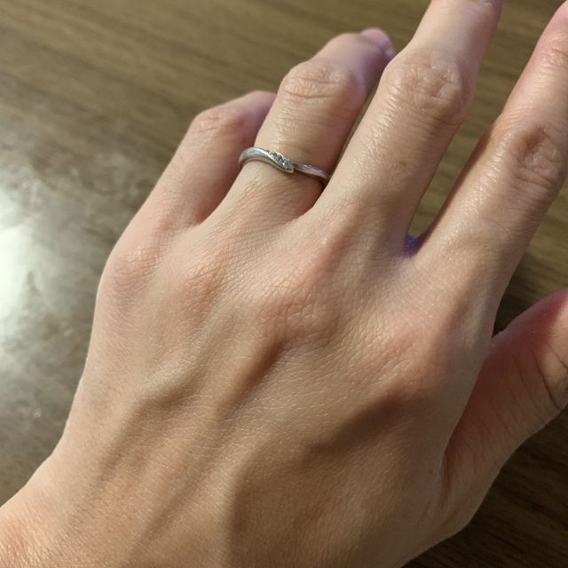 【俄(にわか)の口コミ】 ピンクが大好きで、ダイヤはピンクがいいと思っていました。
だけどシンプ…