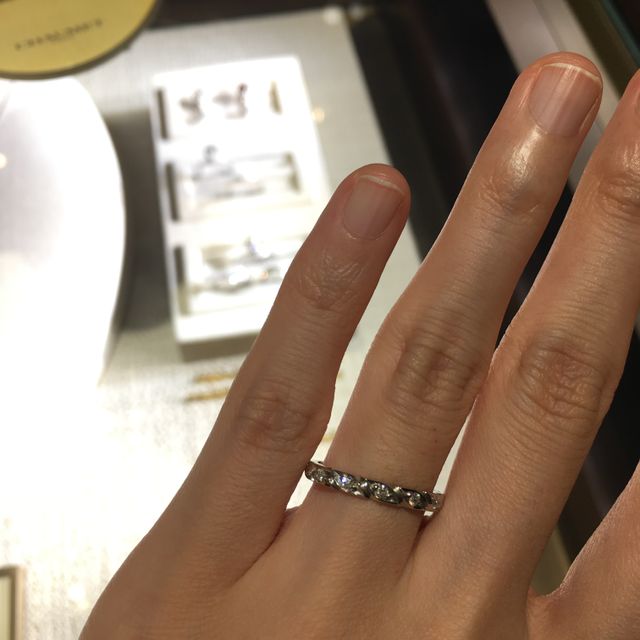 【ショーメ(CHAUMET)の口コミ】 トルサードの、プラチナ・細身でダイヤが半周分ついているものを試着しま…