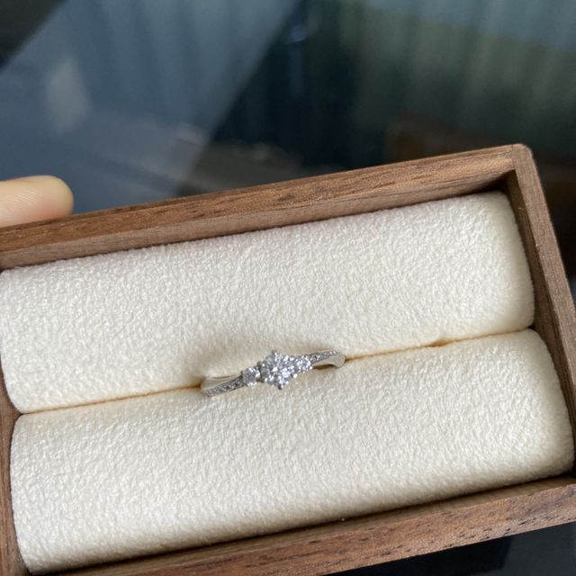 【PORTADA(ポルターダ)の口コミ】 婚約指輪は一緒に選びに行きました。高品質のダイヤモンドを他店舗よりも…