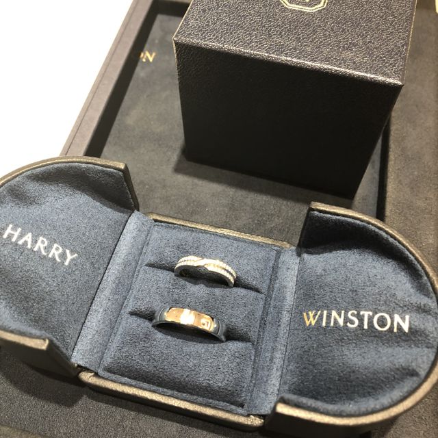 【ハリー・ウィンストン(Harry Winston)の口コミ】 女性のは、ツーロウパヴェ・バンドリングという指輪で、センターストーン…