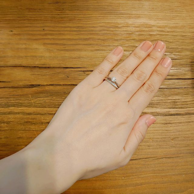 【ラザール ダイヤモンド(LAZARE DIAMOND)の口コミ】 婚約指輪がラザールダイヤモンドのダイヤモンドの輝きの美しさで選んだの…