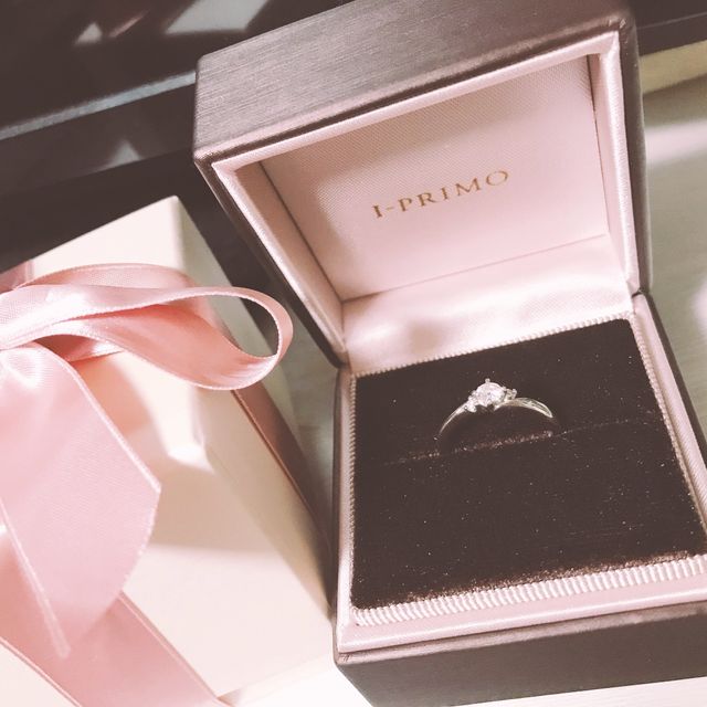 【アイプリモ(I-PRIMO)の口コミ】 V字は結婚指輪をえらぶときもV字を探さないといけないし、とはいえダイヤ1…
